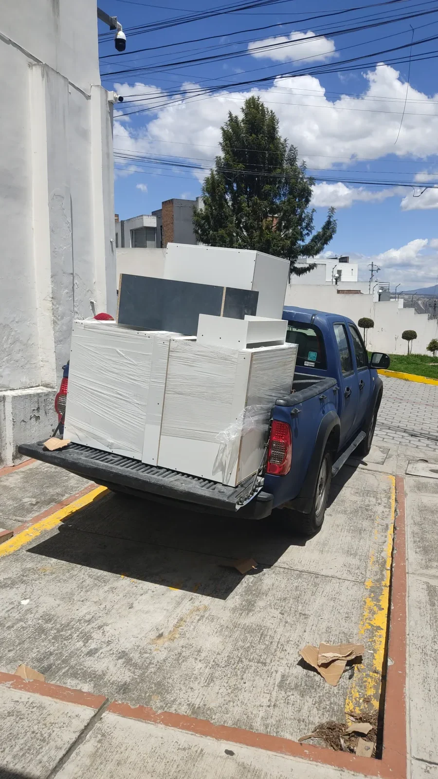 Gabinetes y piezas de cocina a medida descargadas para instalación en obra